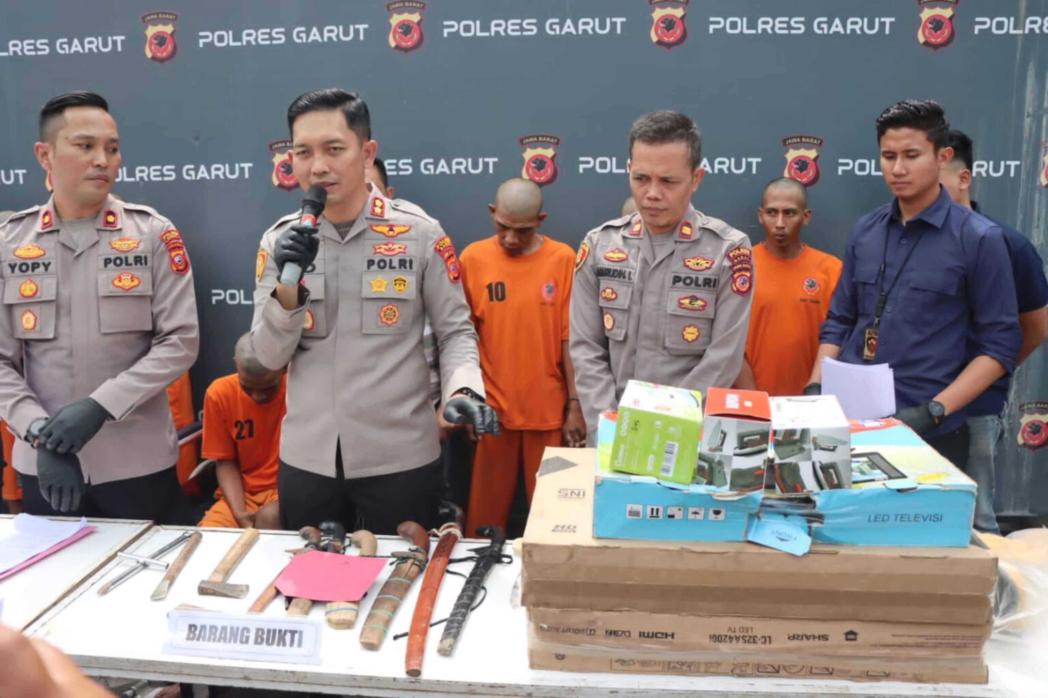 Polisi Tangkap Komplotan Pencuri Ternak di Garut, Dua Pelaku Dilumpuhkan Timah Panas